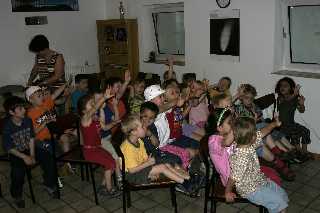 Kindergartengruppe im Vortragsraum